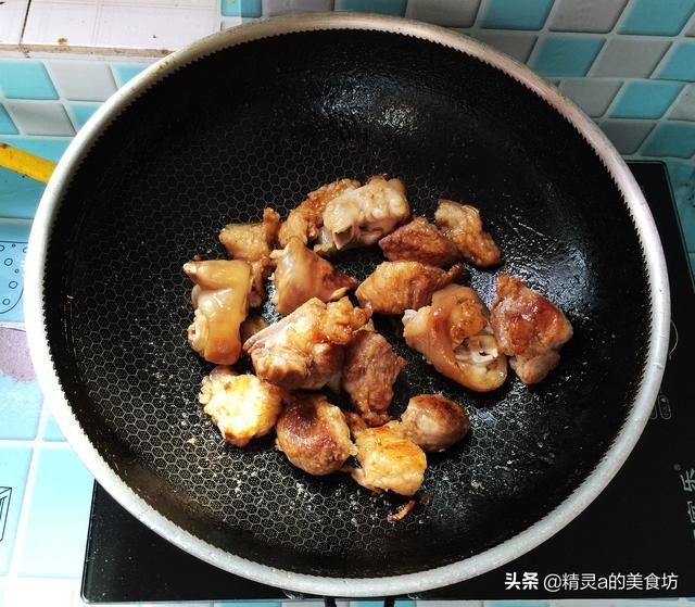 猪蹄煲|入秋转凉，这道菜可以安排啦！20元一斤，炖一炖滋补又馋人，香