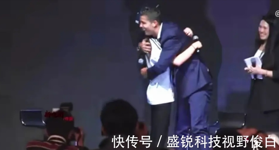 葡萄牙|C罗在韩国全程黑脸，在中国却诚意满满，对女粉简直是偶像剧