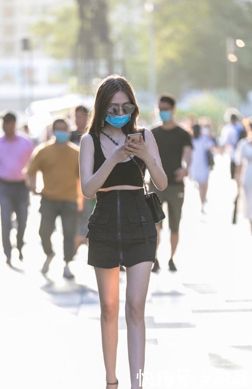 连衣裙 初秋多穿短裙,搭配高跟凉鞋,清凉显身材、让你秒变长腿女神