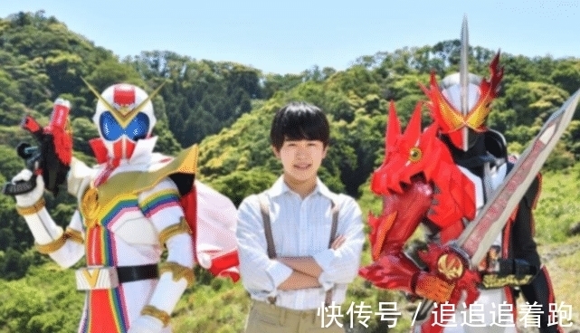 圣刃|假面骑士:剧场版联动形态公开,超级全凯撒和圣刃全开形态太酷炫