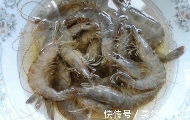 好吃|水煮虾是开水还是冷水下锅?9成人都做反了!难怪虾肉不嫩腥味重