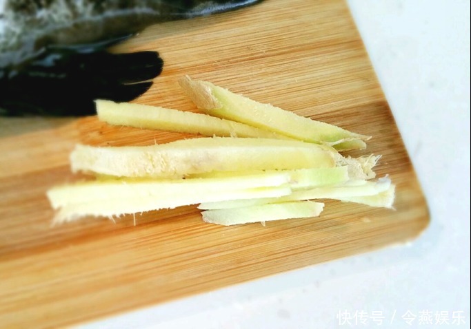 蒸鱼,你是浇汁蒸还是蒸完浇汁再蒸鲜不鲜的秘诀就在这