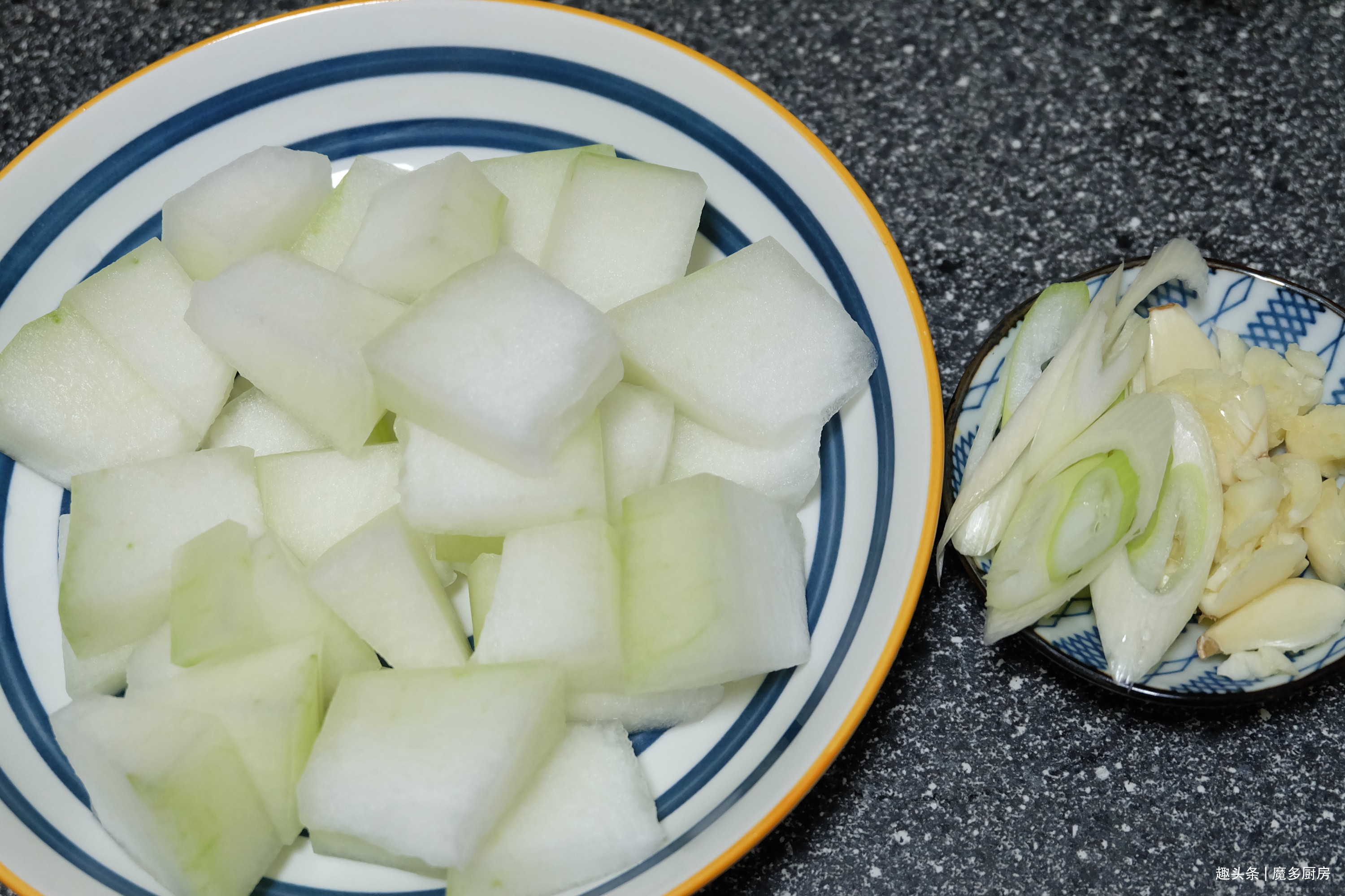 全职妈妈准点做晚餐，20分钟做出一桌家常饭菜，营养健康味道香