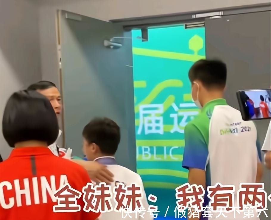 中国跳水队|送礼也得会送!全红婵主动给裁判送礼物,红姐处关系堪称小能手