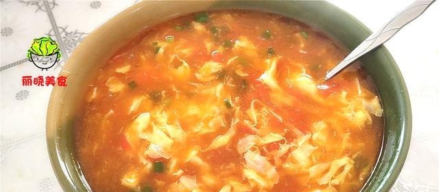 做鸡蛋汤时,不要再直接倒入鸡蛋了,教你一妙招,好喝到停不下嘴