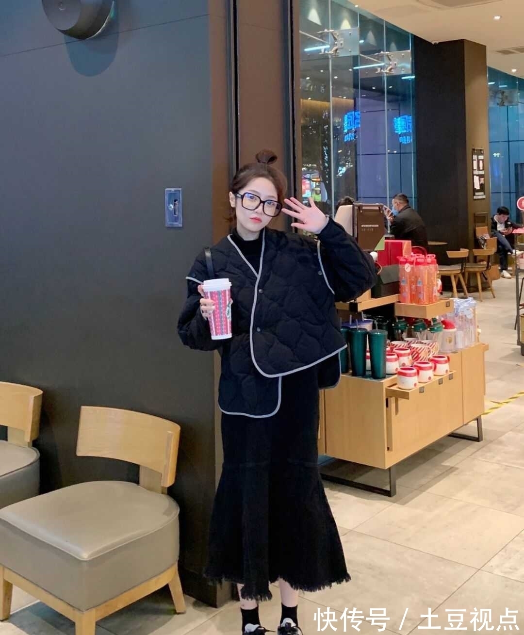 衣身 黑色羽绒服也能穿出高级感?看看这些搭配方式,简约日常又保暖