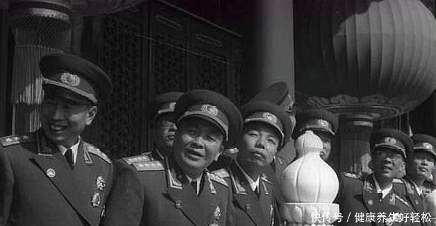 妻子|这个人是开国大将，无人不服，岳父被枪决前，他只说了5个字