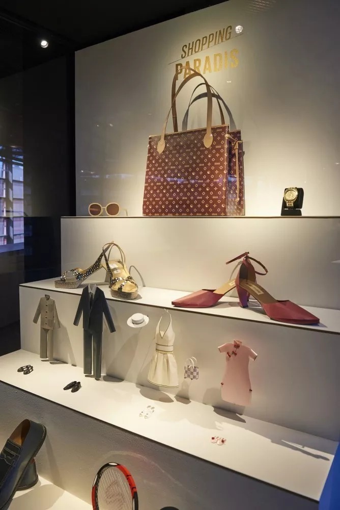 亡人|国人烧给亡人的纸扎,登上巴黎设计周,老外:中国人太浪漫了!