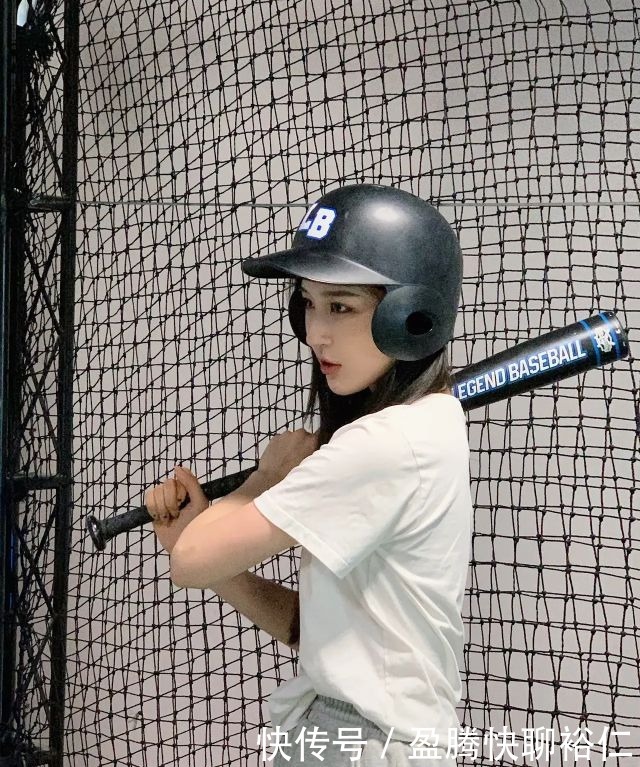 赏析|壁纸赏析12——悠闲运动风高甜美少女