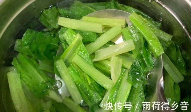 减脂清爽的蒜蓉油麦菜，不用下锅翻炒，一分钟即可出锅！