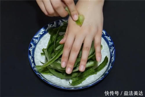 丝瓜皮不要再扔了,这几个妙用很多人都不知道,你也试试吧