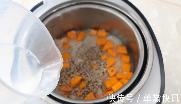 南瓜|米饭这么蒸,又香又软,低糖又健康,1次吃2碗也不担心胖
