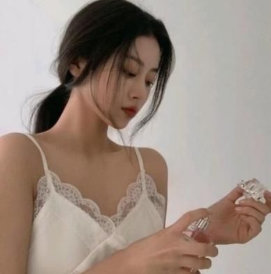 女孩子刚洗完头，尽可能做到“这3点”，头发才能迷倒一片异性