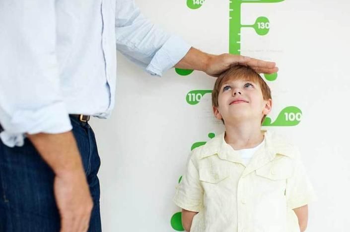 生长激素|“1到18岁”孩子身高参照表,你家娃个子达标没?对照一下便知