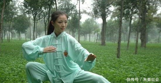 弹弓|妻子退出江湖遭追杀，让老公快走，岂料老公才是隐藏最深的高手！