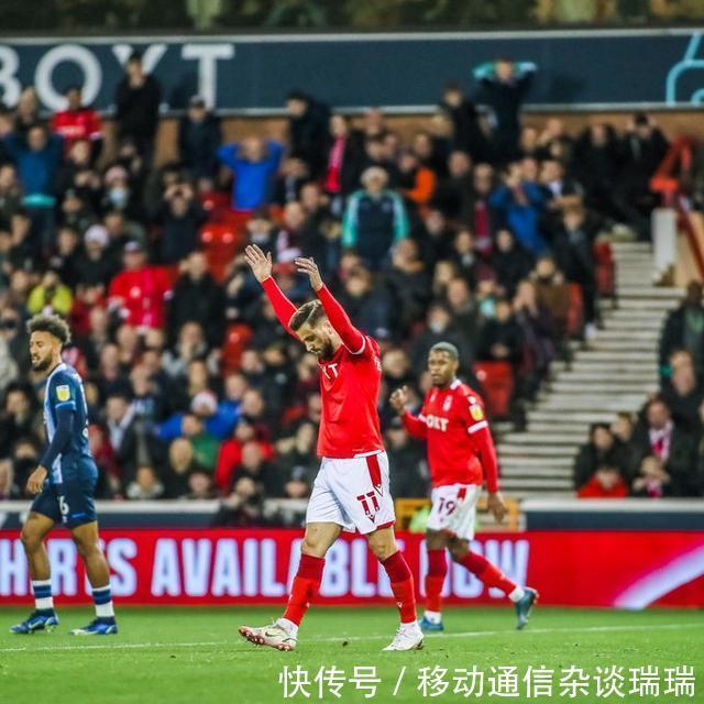 霍姆斯|主场0-1！前欧冠冠军轰然倒地：5天连输2场，2.6万人不离不弃