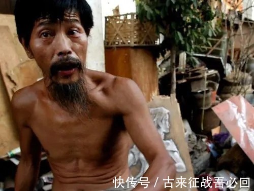 画作$“疯子画家”瘫痪后用左手画画,年近70岁收废品,称一生愧对儿子