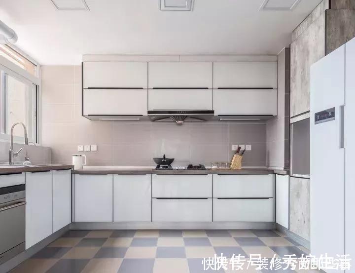 搭配|128平简约风,木色的浴室柜给卫生间增添一丝温度