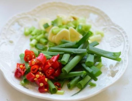 为啥饭店炒的白菜好吃？原来下锅前要多加这1步，白菜脆爽不出水