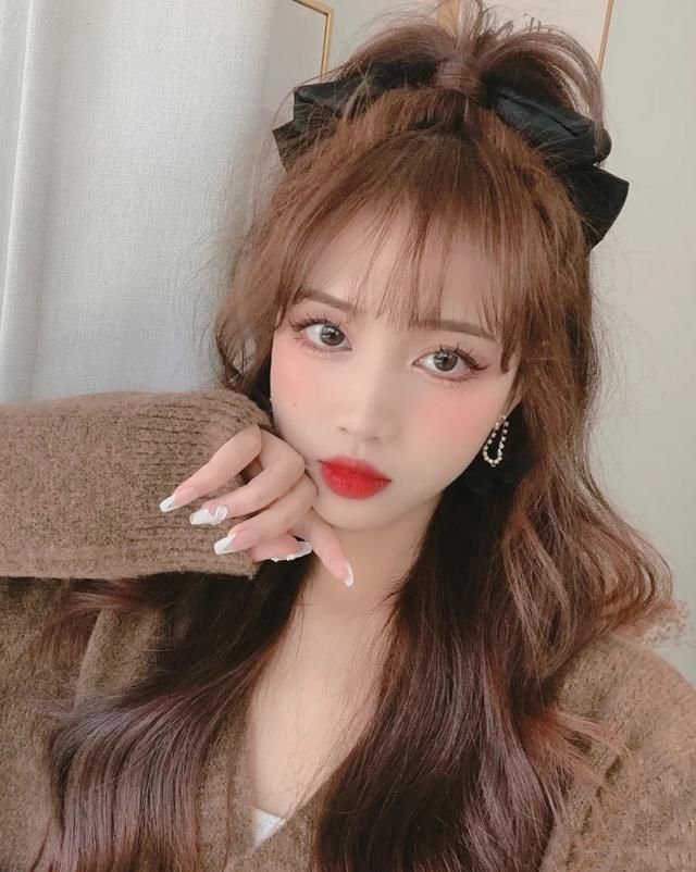 发夹怎么夹头发，这样做简单又好看，适合手笨的姑娘