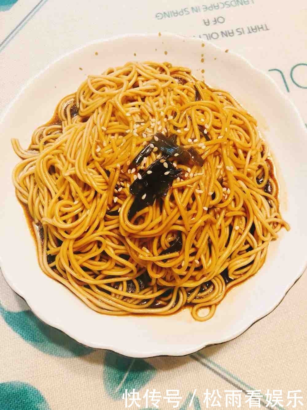 面条这样做最好吃,入口爽滑,劲道又解馋开胃,一周吃三次