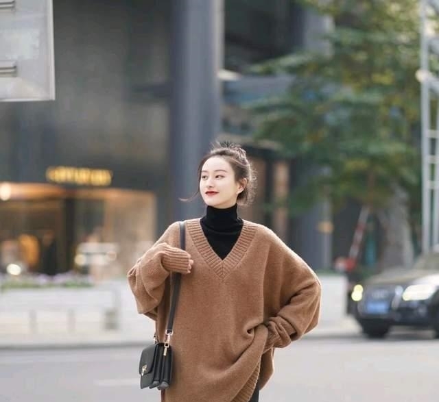 正确 这才是毛衣的正确穿搭,简单优雅又减龄,轻松穿出20岁的感觉
