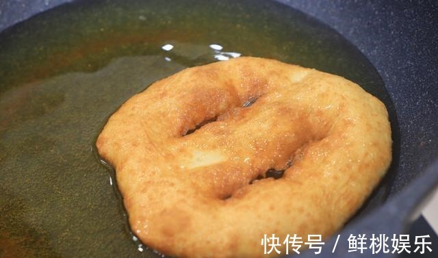 这个饼比葱油饼更好吃，早点摊上卖3块，照这个方法做，1块都不到