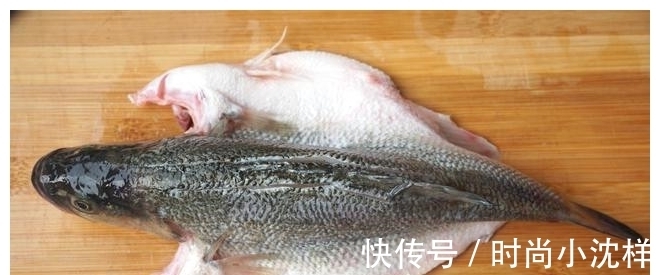 清蒸|不管蒸什么鱼，这个步骤都不能省！鱼肉细嫩无腥味，赶快学学吧