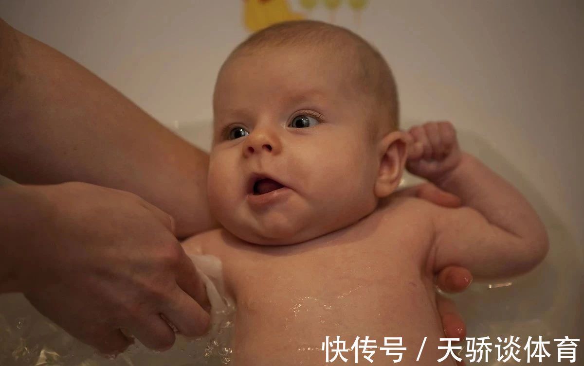 水温|洗澡水有讲究，家长的''刚刚好''对宝宝来讲可能是''伤害''