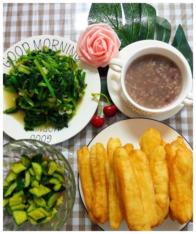 一盒奶一个鸡蛋，加一碗面粉，教你做新手0失败的小油条