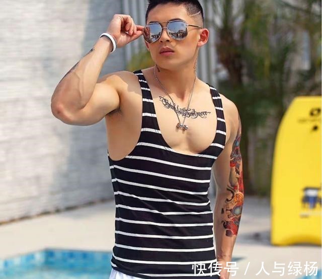 修身|你知道有肌肉的男生穿上修身的背心是什么效果吗今天就带你了解！