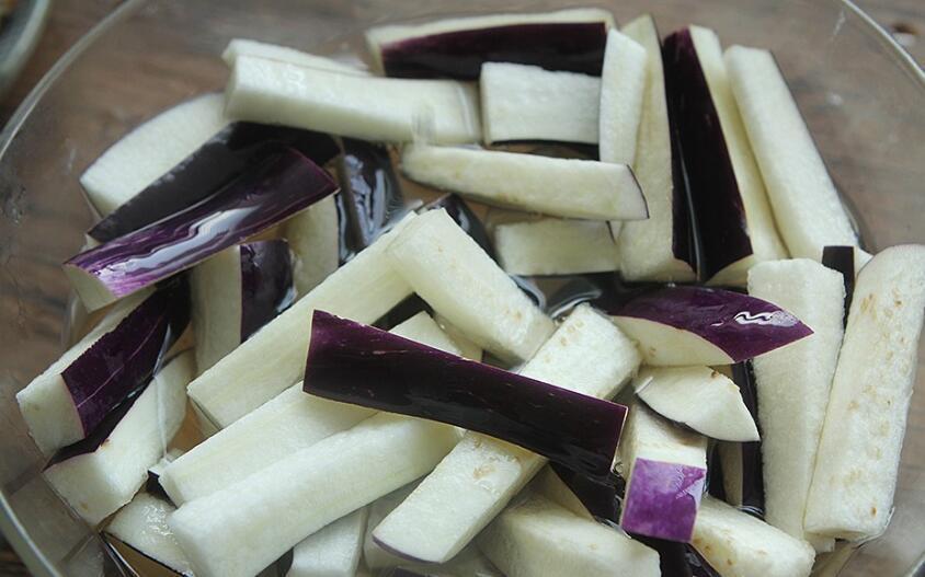 青线椒|想吃茄子煲不用去饭店了,很多大厨都这么做,酱香浓郁,太好吃