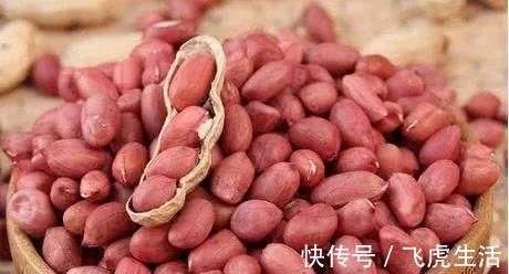 好处|晚上睡觉前坚持吃点花生,半个月下来,你会发现几个大好处