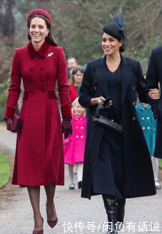 法国夫人带火了一种穿法：叫“大衣+同色连衣裙”，高级又时髦