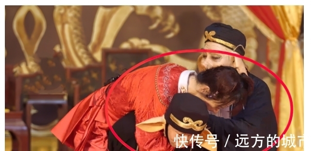 高能少年团|杨迪模仿猪八戒背媳妇,杨紫仗义配合,手放的位置是女友专属