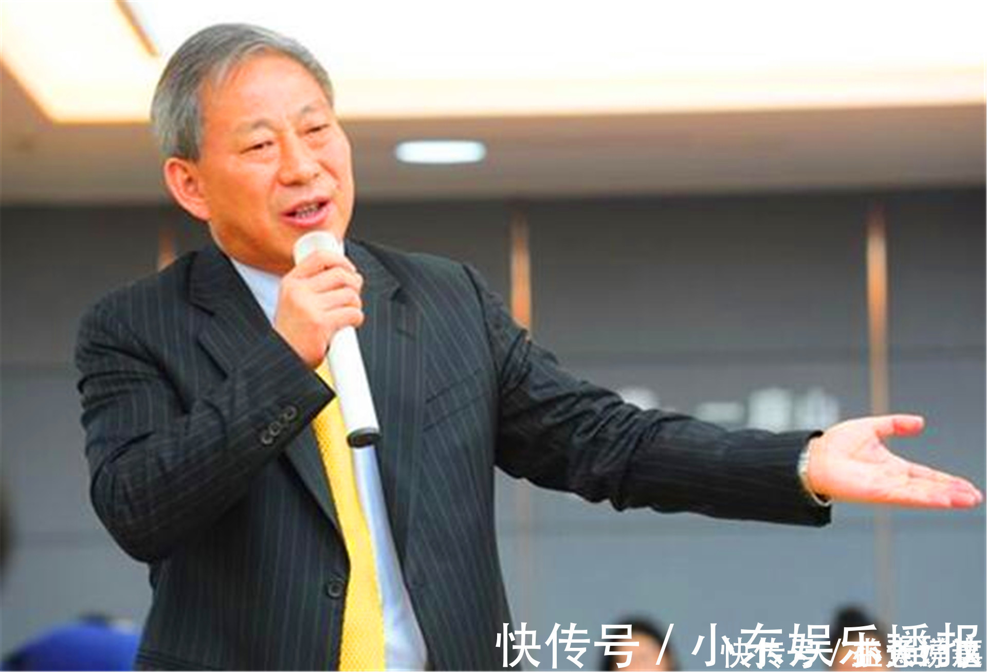 严介|他和女学生相爱,因生二胎而没了工作,二胎长大后赚千亿回报他