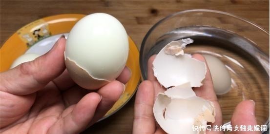 凉鸡蛋|煮鸡蛋时，一定不可加水马上煮，多加一步，壳一碰就掉，又香又嫩