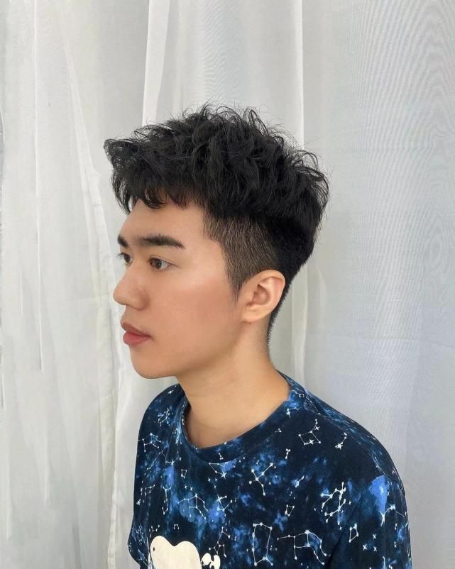 男发无论怎么剪，还是两侧推短受欢迎，越来越多男士这样剪