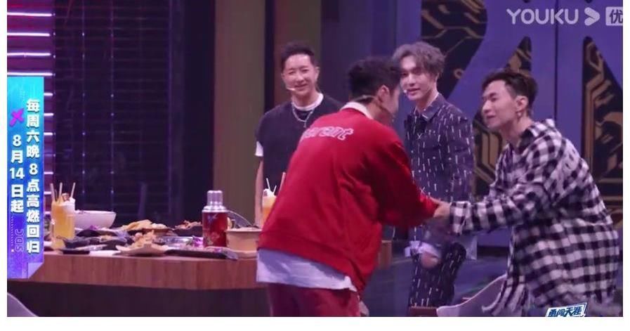 《街舞4》即将开播，王一博接连上热搜，观众直言：反差太大