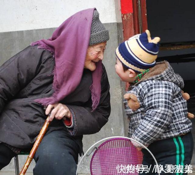 小孩子|从小跟奶奶睡和跟妈妈睡的孩子,10年后差距明显,家长们要重视!