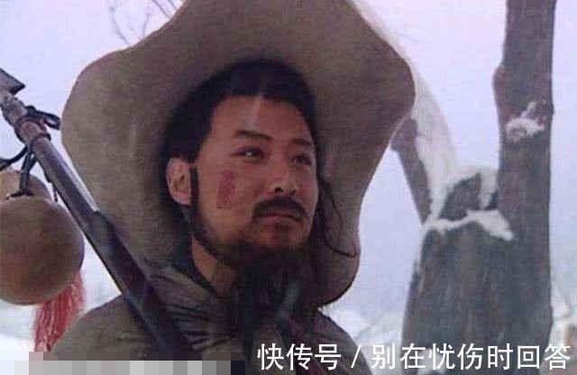 洪教头!柴进为什么只安排人试探林冲武艺,却不试武松?武松看完脸都绿了