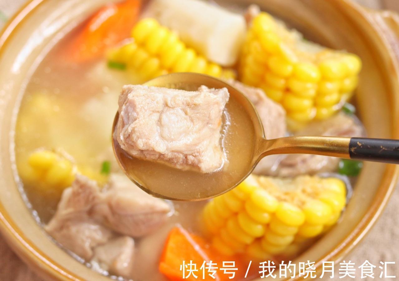 天冷多喝汤,山药和玉米搭配猪骨一起煲汤,清淡滋补真不错