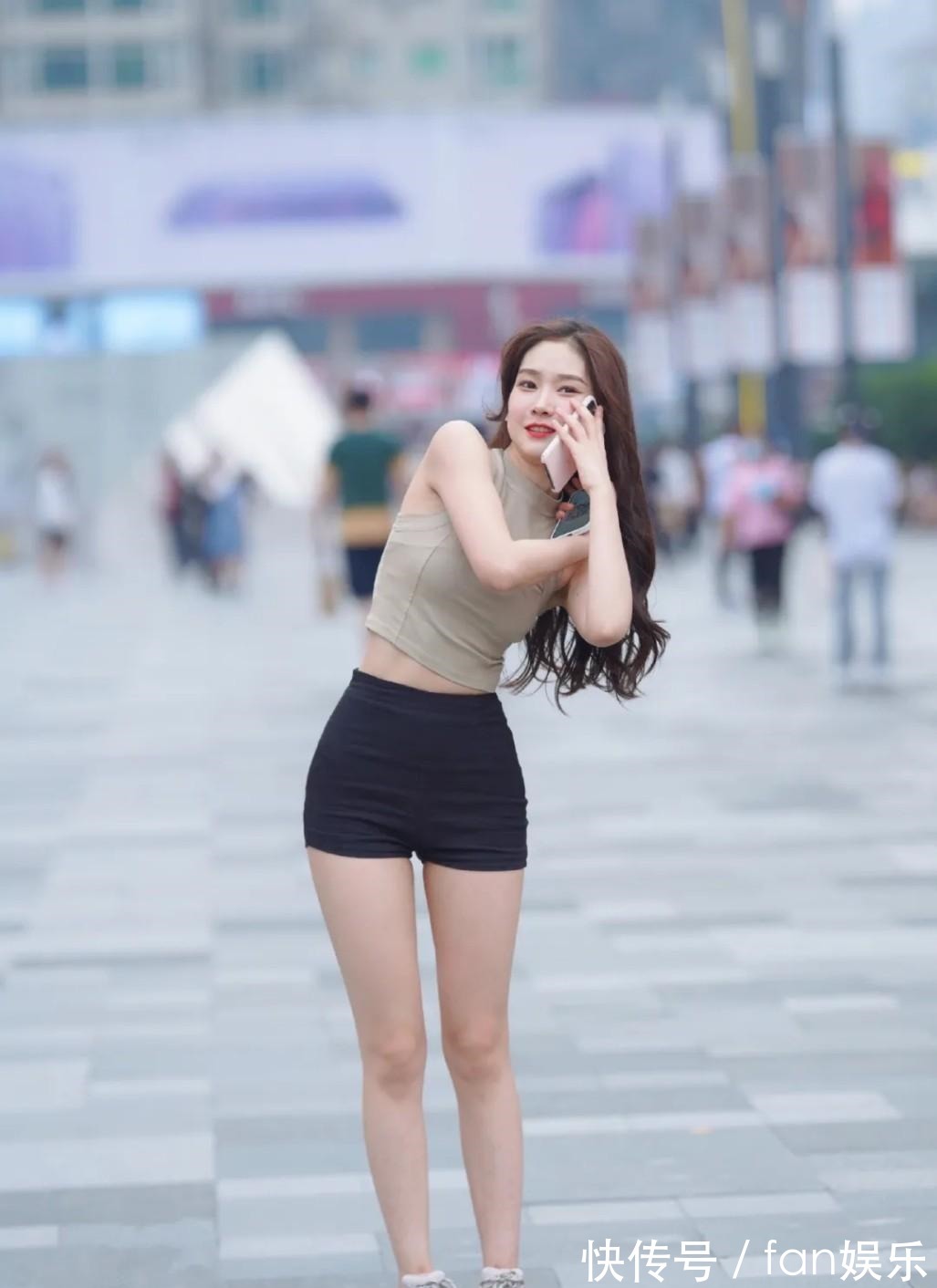 潮裤 短款挂脖上衣,搭配同款潮裤,时尚青春魅力十足!