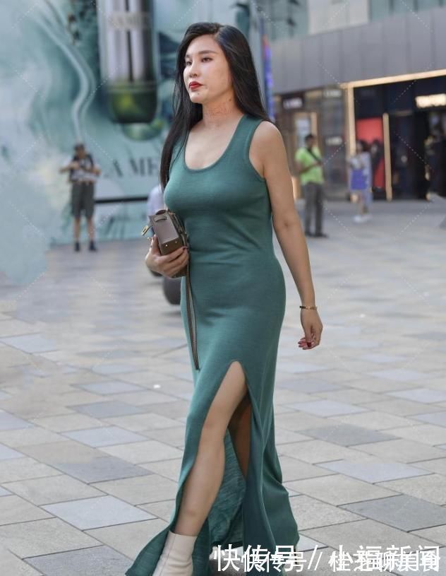 新潮流|新潮流的墨绿色连衣裙，时尚女郎手把手教你如何穿搭的“时髦”