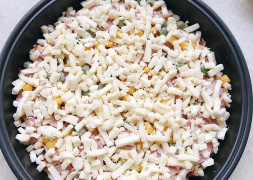  馒头|孩子想吃披萨，我用2个馒头做披萨，出锅就被抢光，比买的还好吃