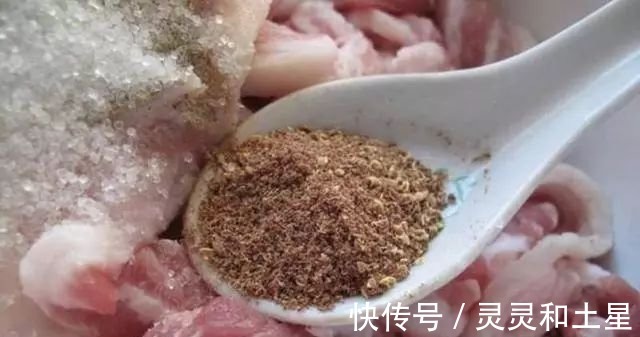 酥脆|炸酥肉时,记住这3个技巧,保证炸出来的酥肉不仅酥脆,还不回软!