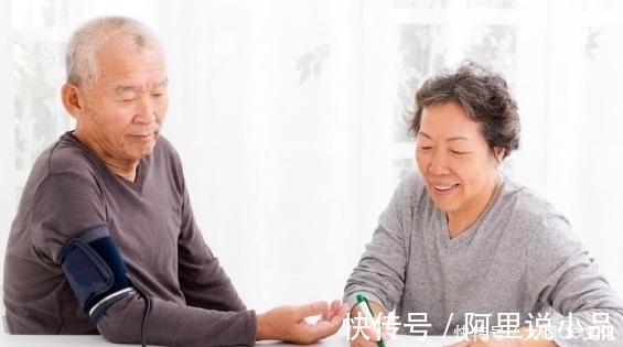 胸闷|无论男女,50岁是寿命“决定期”,想要长寿,就看6种表现