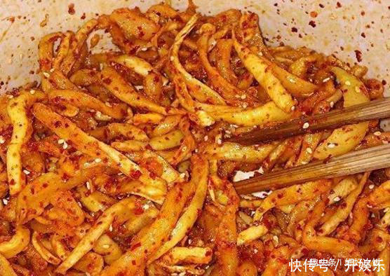 年夜饭菜谱:青椒炒蛋,酱焖杏鲍菇,爽口西芹,麻辣萝卜干