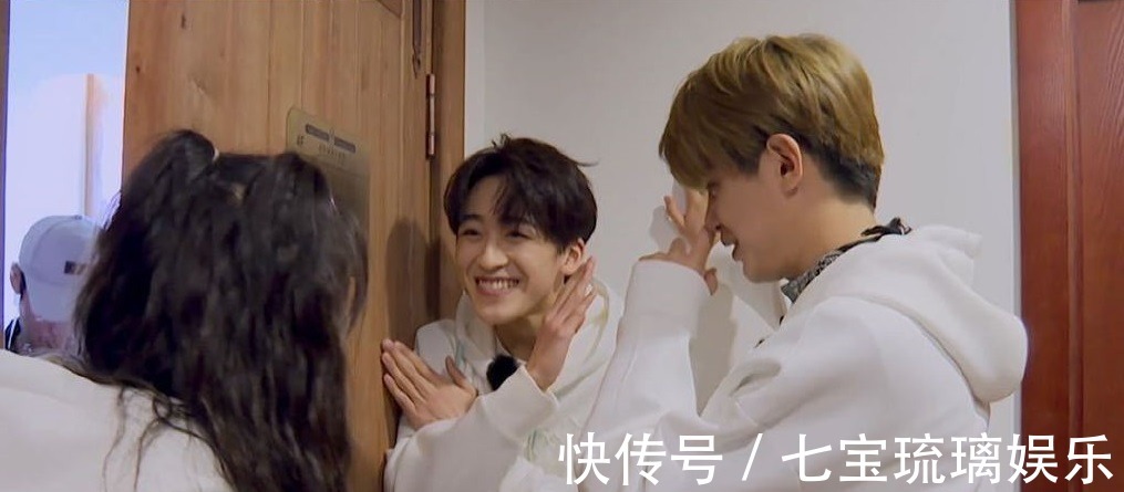 r1se|徐一宁人尽皆知!杨超越情急之下喊出何洛洛本名,黄明昊装傻助阵