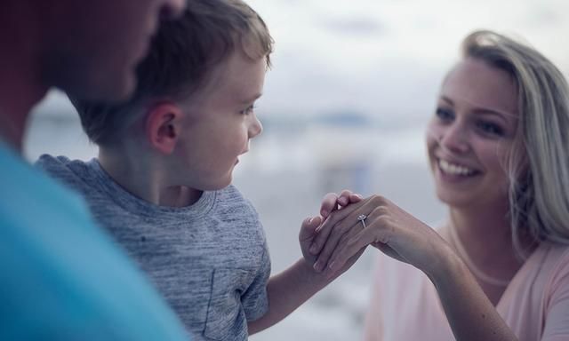 邻居|孩子说话晚是因为智商低?医生表示:更可能是因为这3点!